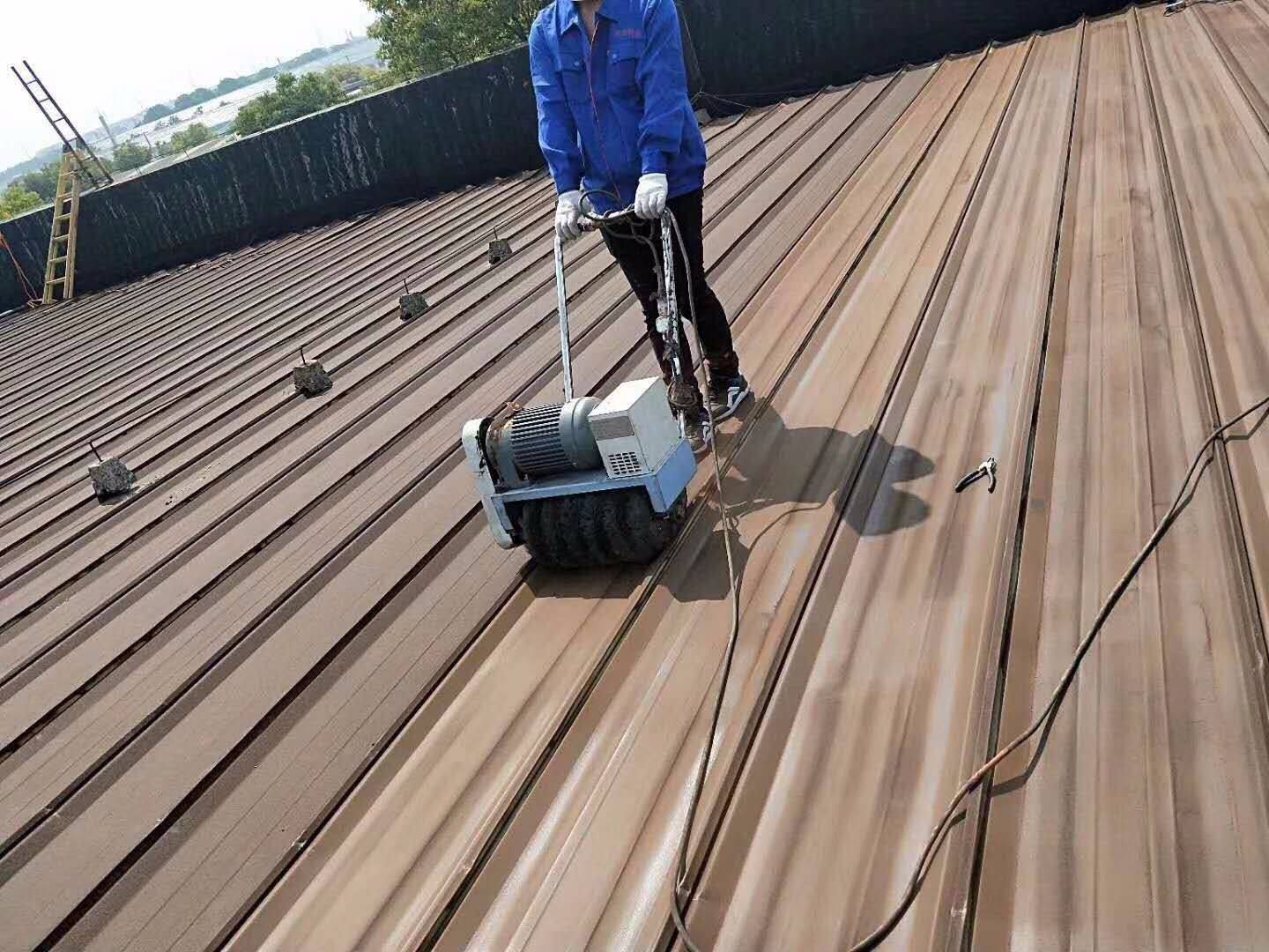水性漆噴彩鋼瓦好嗎？彩鋼瓦翻新不能只注意價(jià)格