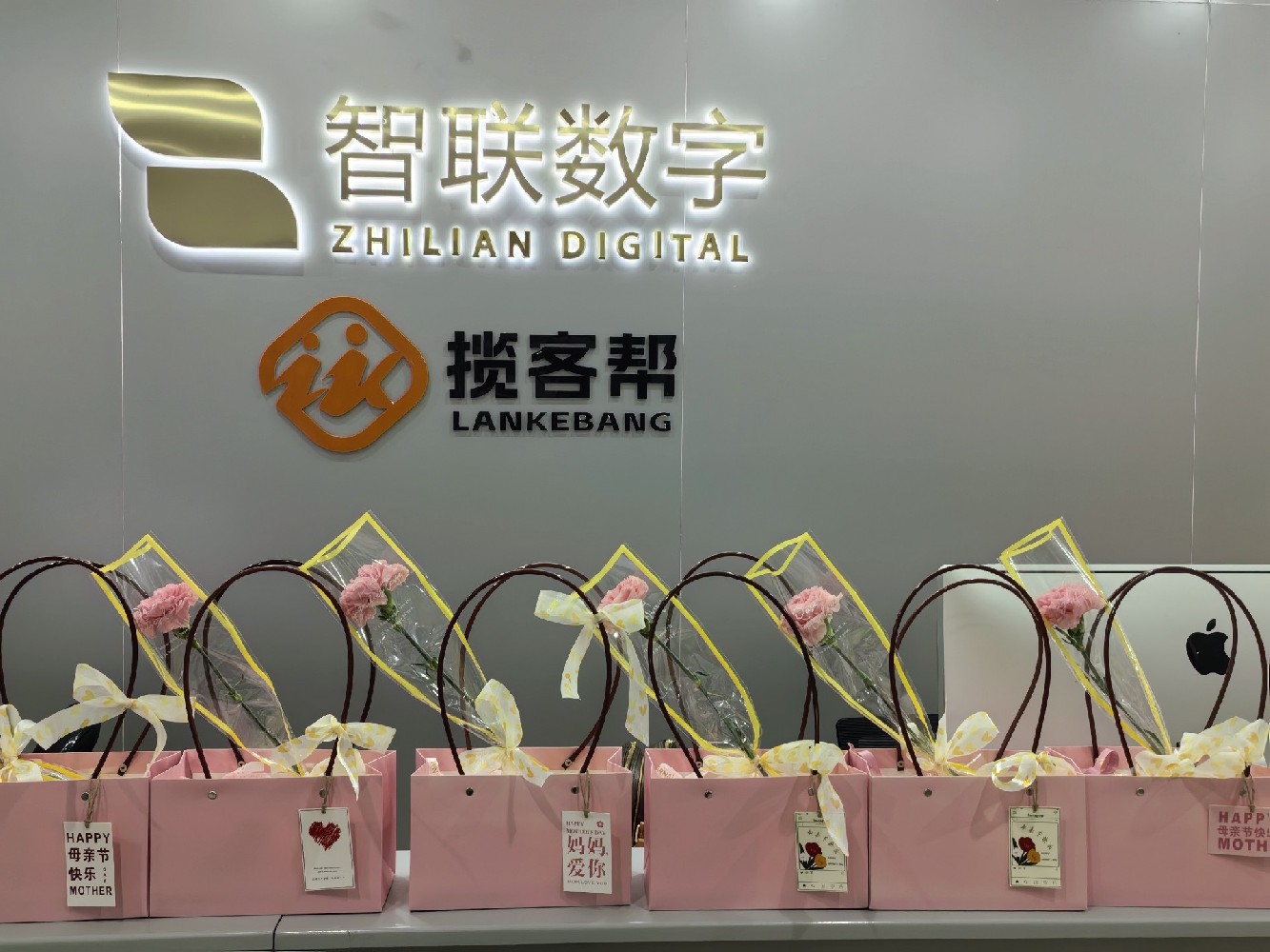 以花之名，獻愛母親-智聯(lián)數(shù)字母親節(jié)準(zhǔn)備了一份特別的禮物!